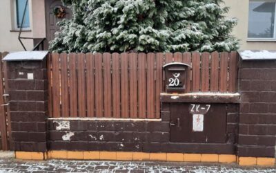 Jsou kovové plotové lamely odolné vůči zimě? Pravda o mrazu, sněhu a vlhkosti